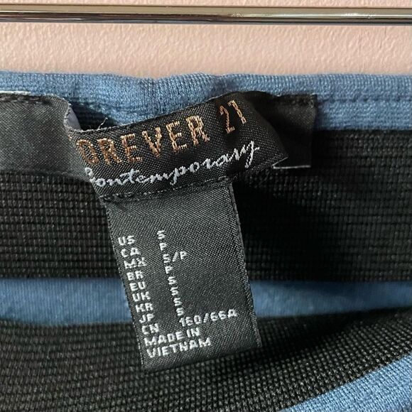 Forever 21 Dusty Blue Pencil Skirt Size Small EUC - Picture 6 of 10